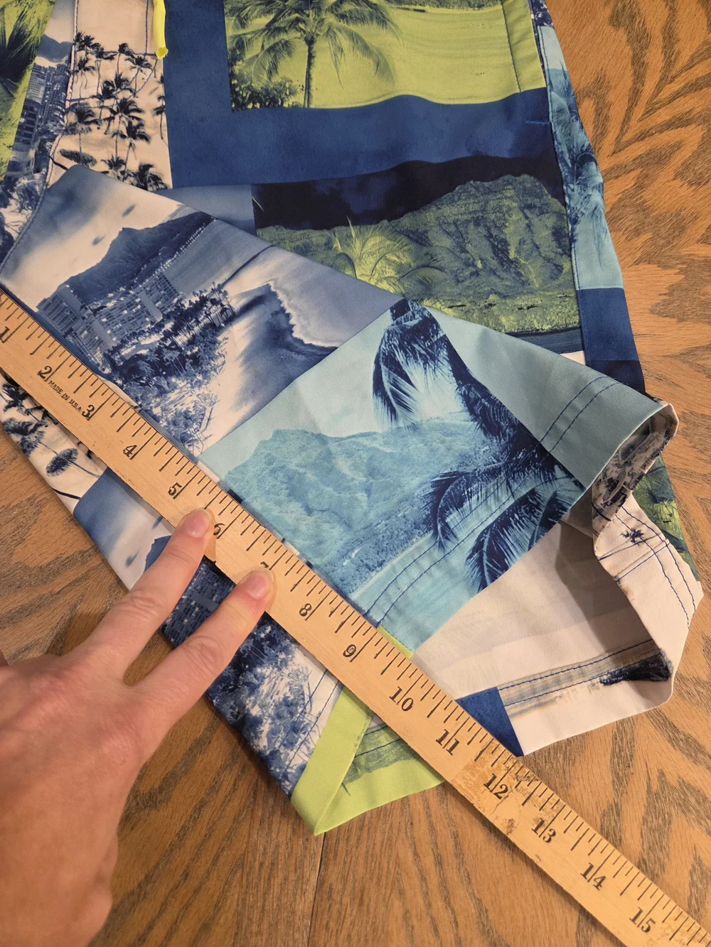 AE American Eagle Board Shorts Photo Patchwork Mens Size S Tropical Y2K Surf